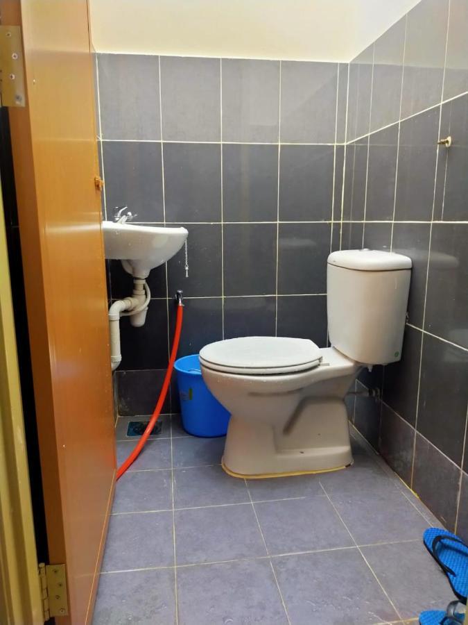 Ayuni Homestay Kuala Besut Terengganu Exterior foto